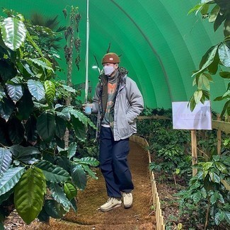 Какие водолазки носить с синими брюками чинос