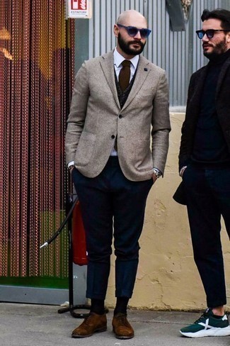 Какие жилеты носить с синими брюками чинос