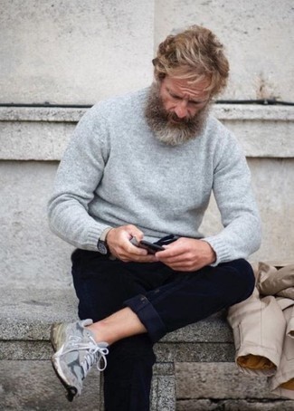 С чем носить синие вельветовые брюки чинос