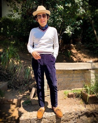 С чем носить синие вельветовые брюки чинос