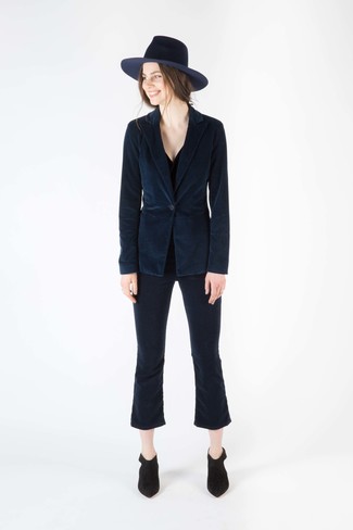 С чем носить синие вельветовые брюки женщине