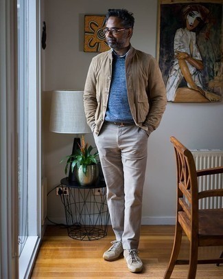 С чем носить синий свитер с круглым вырезом мужчине