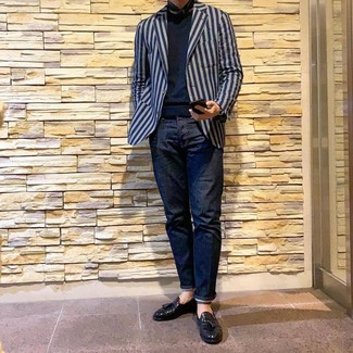 Какие лоферы носить с синим свитером с круглым вырезом мужчине