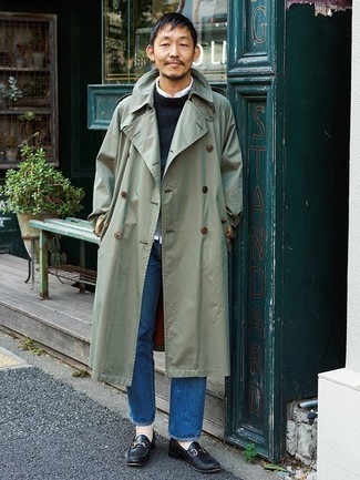 Какие лоферы носить с синим свитером с круглым вырезом мужчине