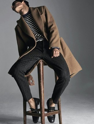 Какие лоферы носить с синим свитером с круглым вырезом мужчине