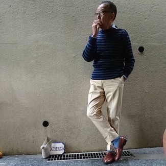 Какие лоферы носить с синим свитером с круглым вырезом мужчине