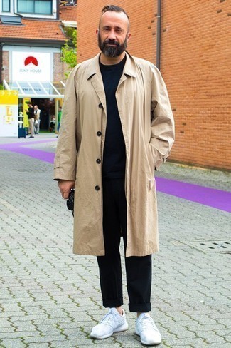 Какие плащи носить с синим свитером с круглым вырезом мужчине