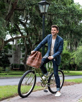 Как носить синий джинсовый пиджак с синими джинсами мужчине