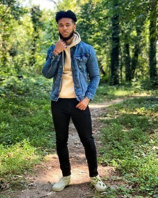Как носить синюю джинсовую куртку с черными джинсами мужчине
