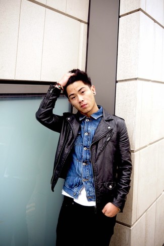 Как носить синюю джинсовую куртку с черной кожаной косухой мужчине