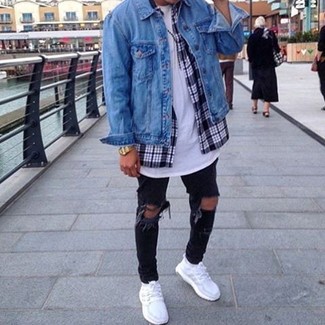 Как носить синюю джинсовую куртку с черными рваными джинсами мужчине