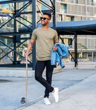 Какие джинсы носить с синей джинсовой курткой мужчине