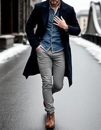 С чем носить синюю джинсовую куртку мужчине