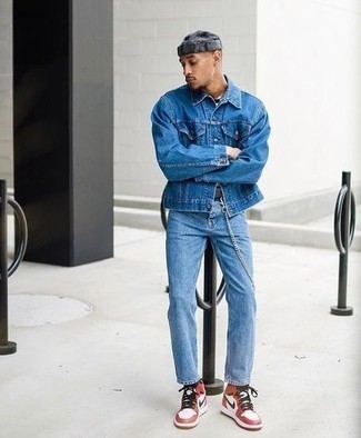 Как носить синюю джинсовую куртку с голубыми джинсами мужчине