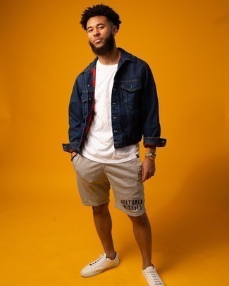 Какие шорты носить с синей джинсовой курткой мужчине