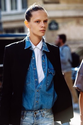 Какие пиджаки носить с синей джинсовой рубашкой женщине