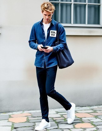 С чем носить синюю джинсовую рубашку мужчине