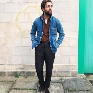 С чем носить синюю джинсовую рубашку мужчине