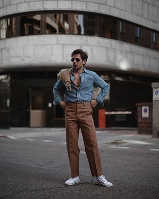 С чем носить синюю джинсовую рубашку мужчине