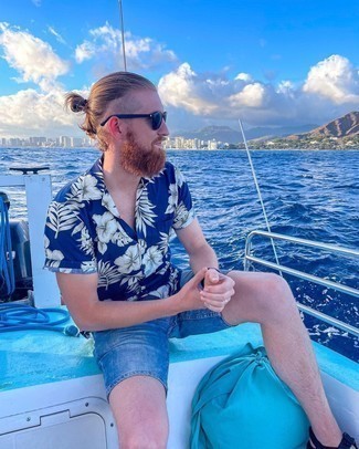 С чем носить синие джинсовые шорты мужчине