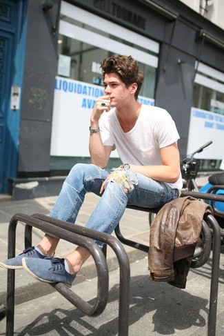 Какие джинсы носить с синими туфлями дерби