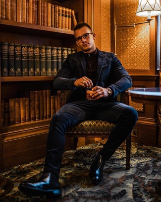 Какие ботинки челси носить с синим двубортным пиджаком мужчине