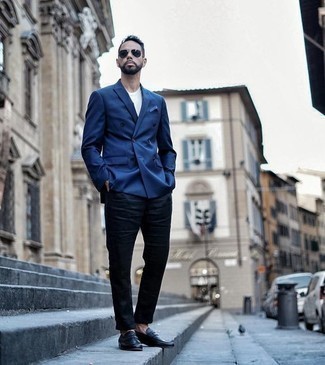 Какие брюки чинос носить с синим двубортным пиджаком