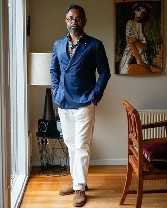 Какие брюки чинос носить с синим двубортным пиджаком