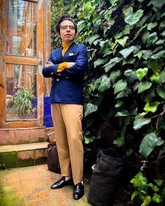 Какие лоферы носить с синим двубортным пиджаком мужчине