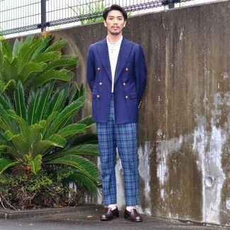 Какие лоферы носить с синим двубортным пиджаком мужчине