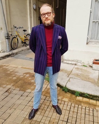 Какие водолазки носить с синим двубортным пиджаком мужчине