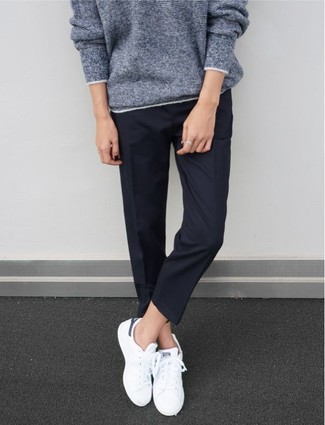 С чем носить синие классические брюки женщине