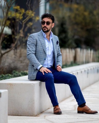 С чем носить синие классические брюки мужчине