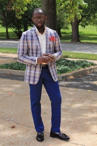 С чем носить синие классические брюки мужчине