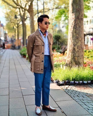 С чем носить синие классические брюки мужчине