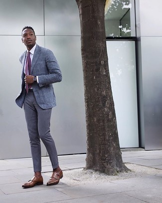 С чем носить синие классические брюки мужчине