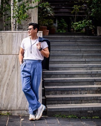 С чем носить синие классические брюки мужчине