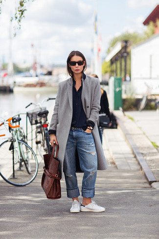 Какое пальто носить с синей классической рубашкой женщине