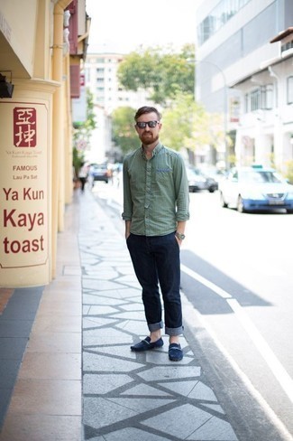 С чем носить синие мокасины мужчине