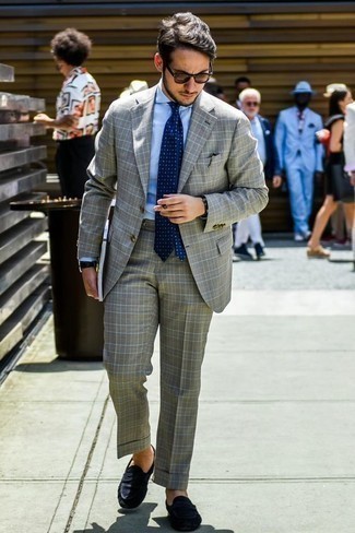 С чем носить синие мокасины мужчине