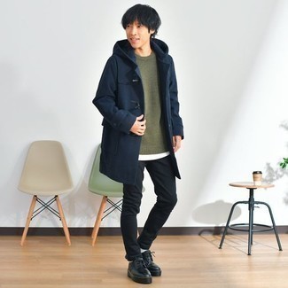 Какие джинсы носить с синим дафлкотом мужчине