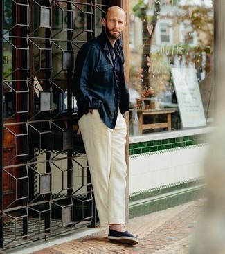 Какие брюки чинос носить с синими эспадрильями