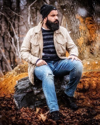 С чем носить синий свитер с круглым вырезом с жаккардовым узором мужчине