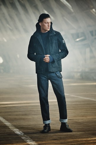 Какие джинсы носить с синей полевой курткой