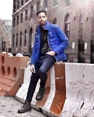 Какие джинсы носить с синей полевой курткой