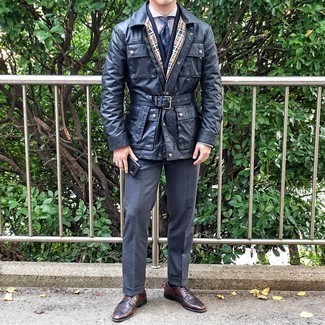 С чем носить синюю полевую куртку