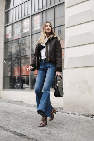 Какие ботильоны носить с синими джинсами-клеш