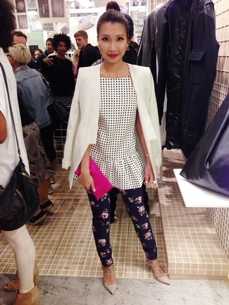 С чем носить синие леггинсы с цветочным принтом