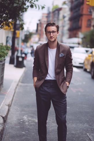 С чем носить синий нагрудный платок с цветочным принтом