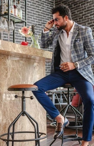 С чем носить синие лоферы c бахромой мужчине